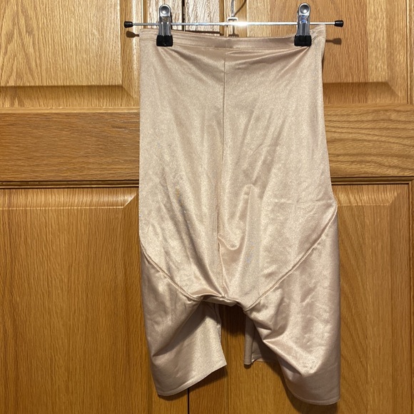Ruby Ribbon tan shape wear brief size medium - Picture 4 of 6